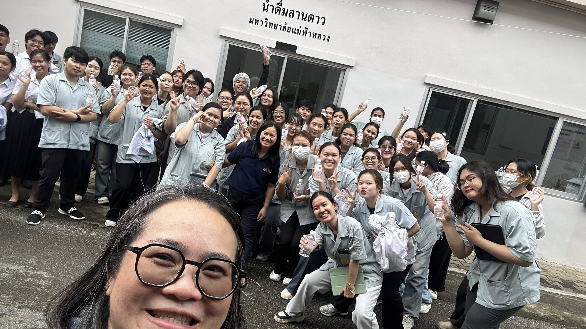 นักศึกษาหลักสูตรนวัตกรรมวิทยาศาสตร์และเทคโนโลยีอาหาร ชั้นปีที่ 3 เยี่ยมชมสายการผลิตน้ำดื่มบรรจุขวด “ลานดาว” 