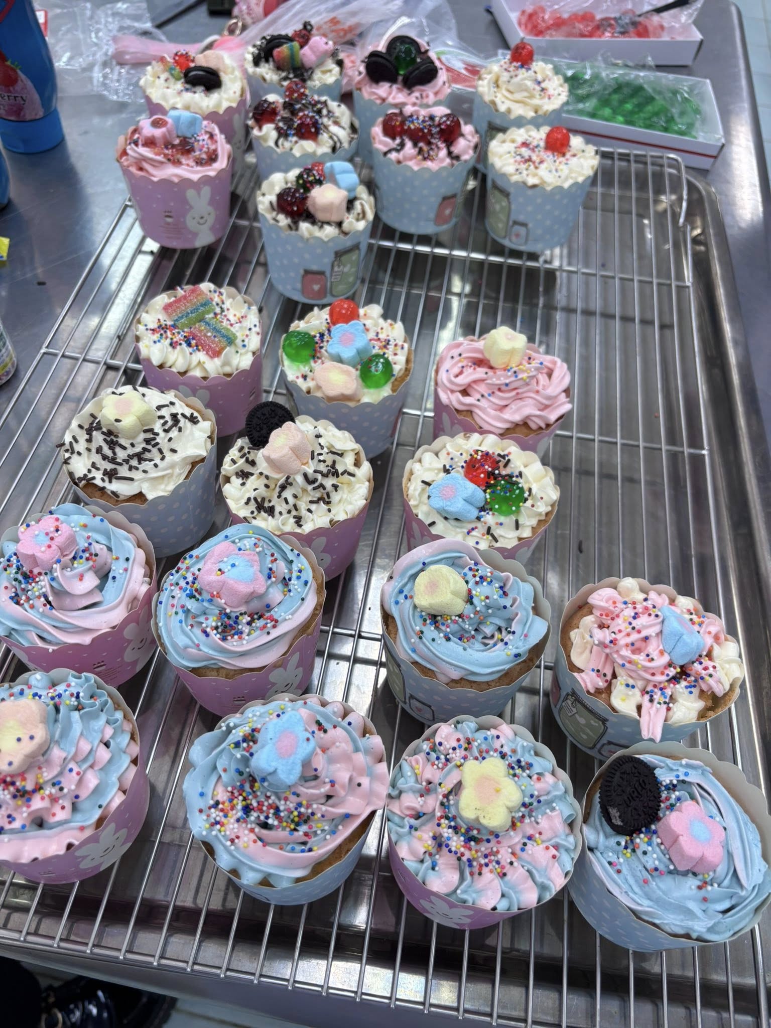 นักศึกษาชั้นปีที่ 3 ฝึกปฏิบัติเมนูอาหารจากข้าวสาลี ในรายวิชา Cereal Science and Cuisine