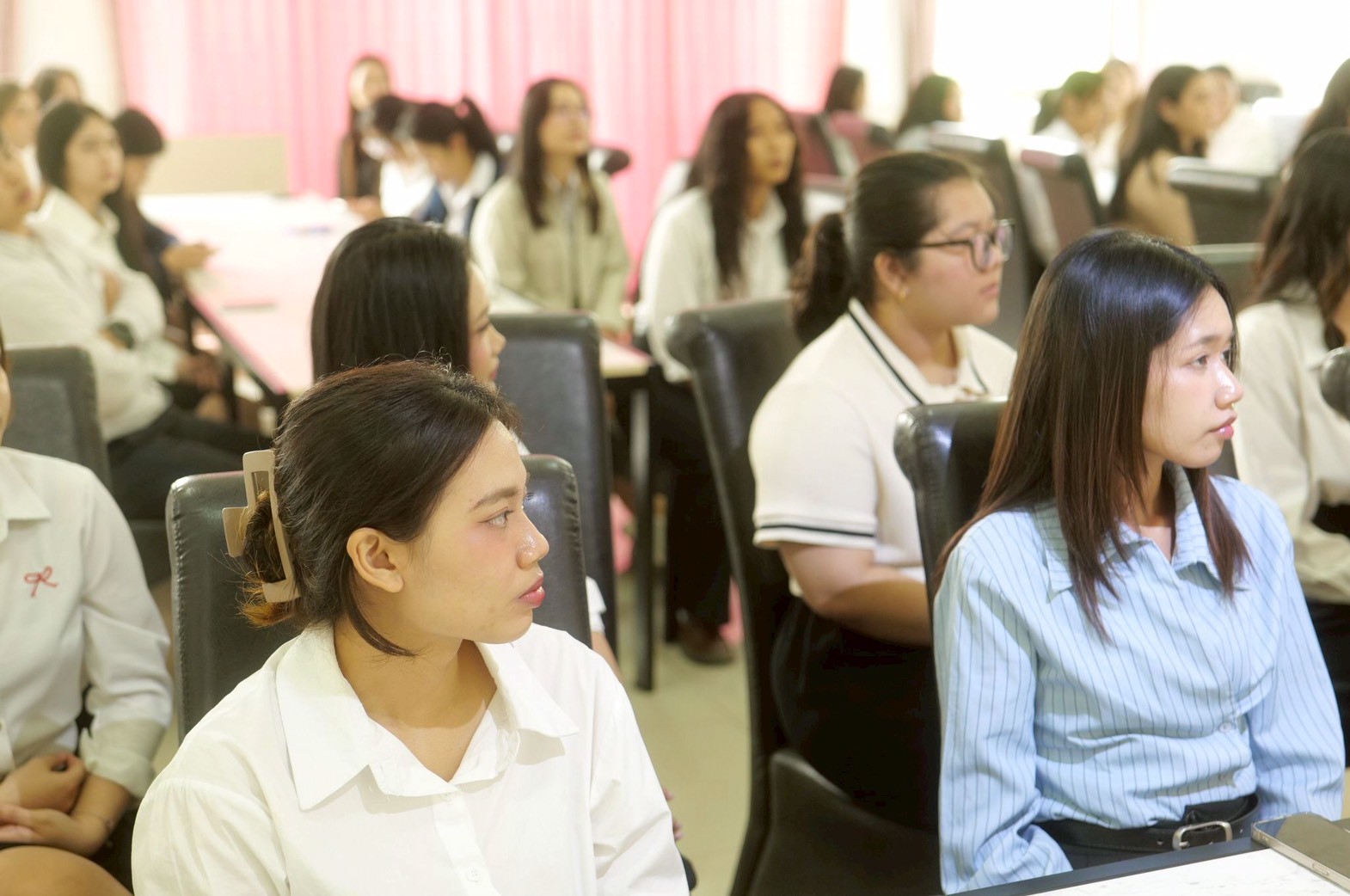 MFU News : LINE_ALBUM_อบรม_30369_260331_74.jpg